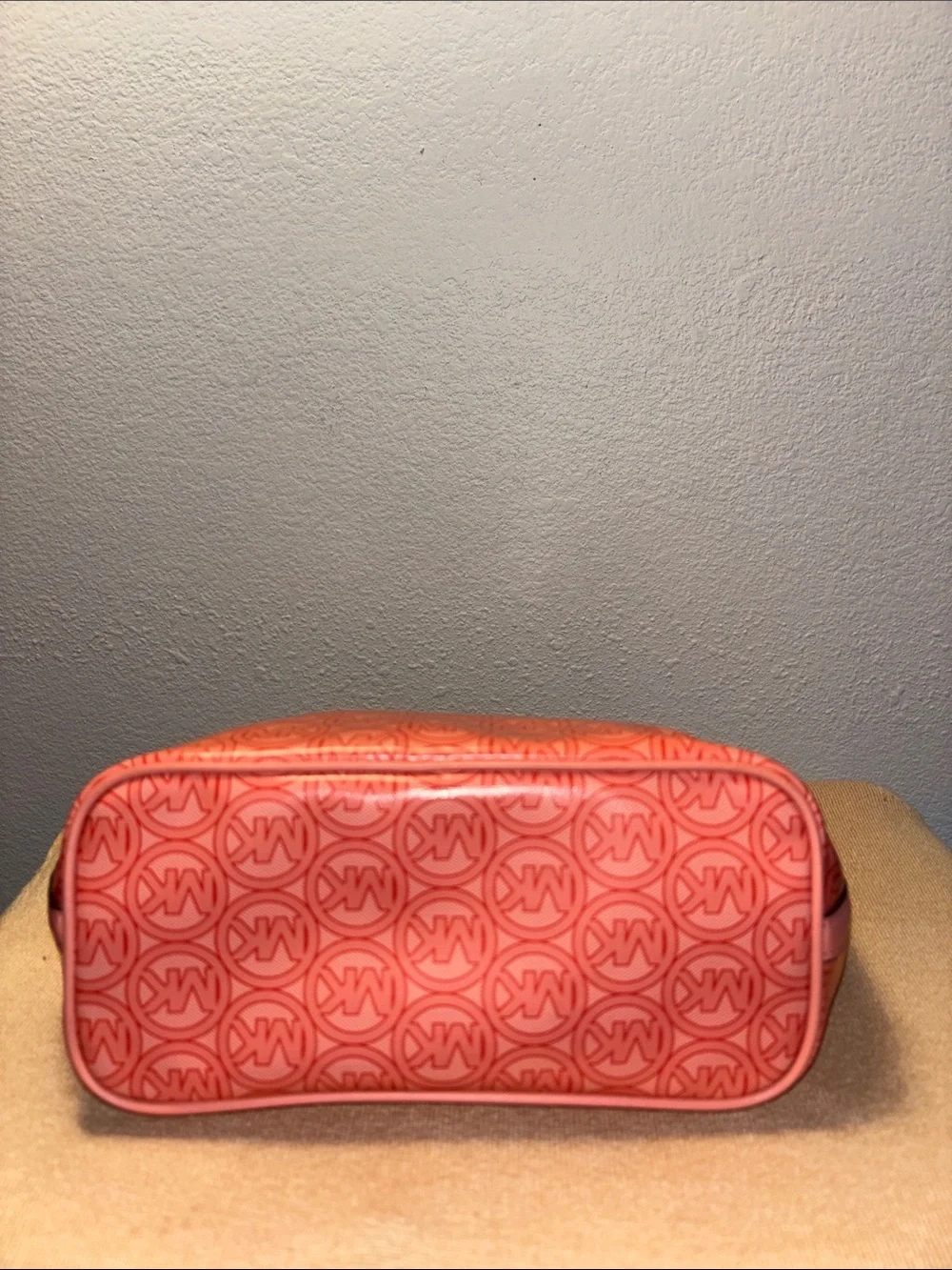 Michael Kors
JODIE SMALL LOGO JACQUARD TOTE BAG - Picture 6 of 6